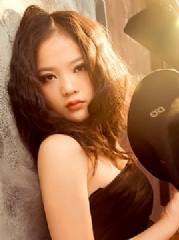 花架木马美女图
